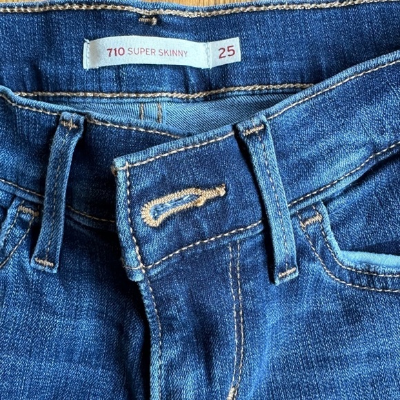 Levi’s super skinny jeans medium color denim size 28 - Picture 2 of 3